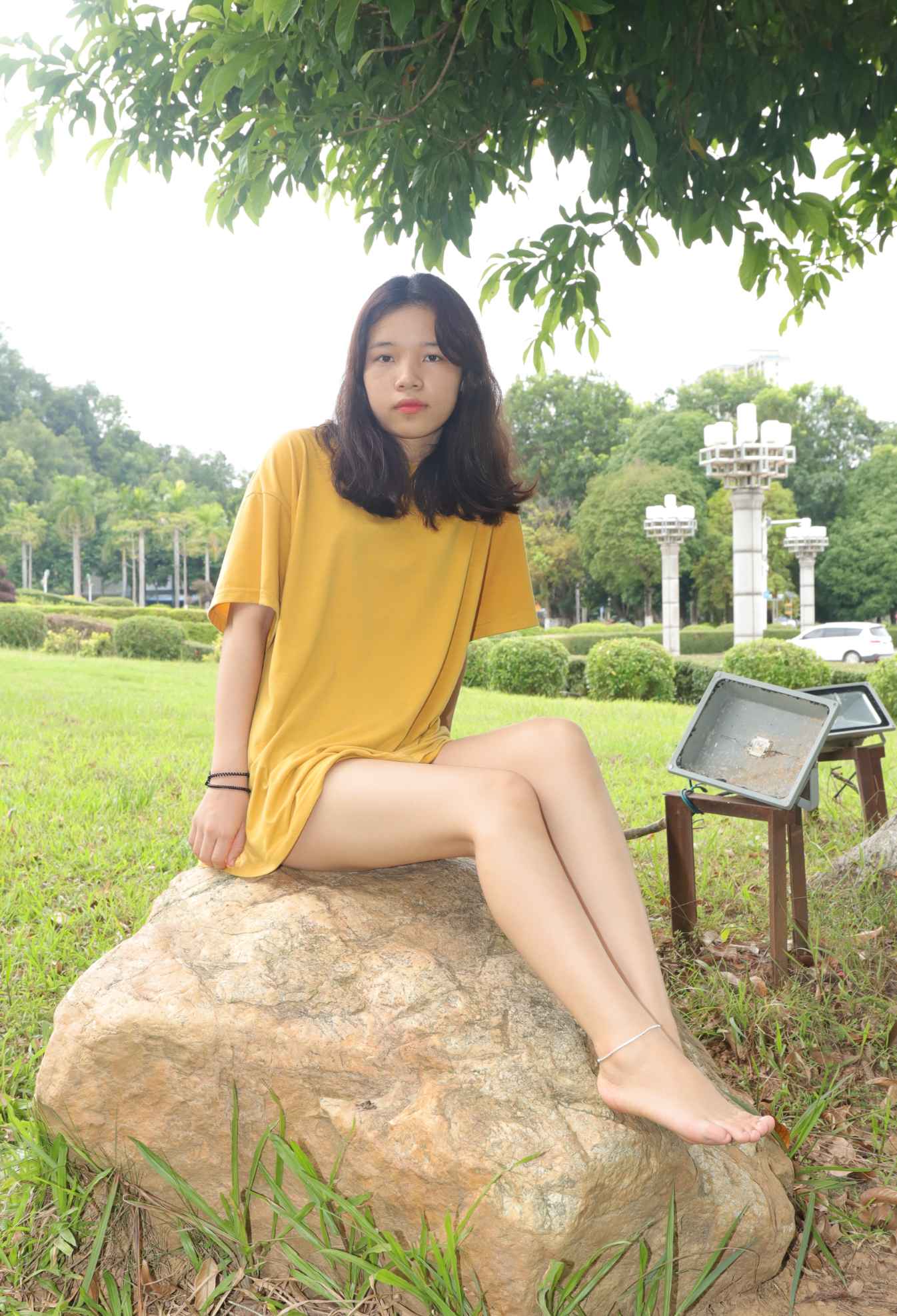 [Pary学生模拍]038新模小宁草地上大方露出美脚_绳缚吧