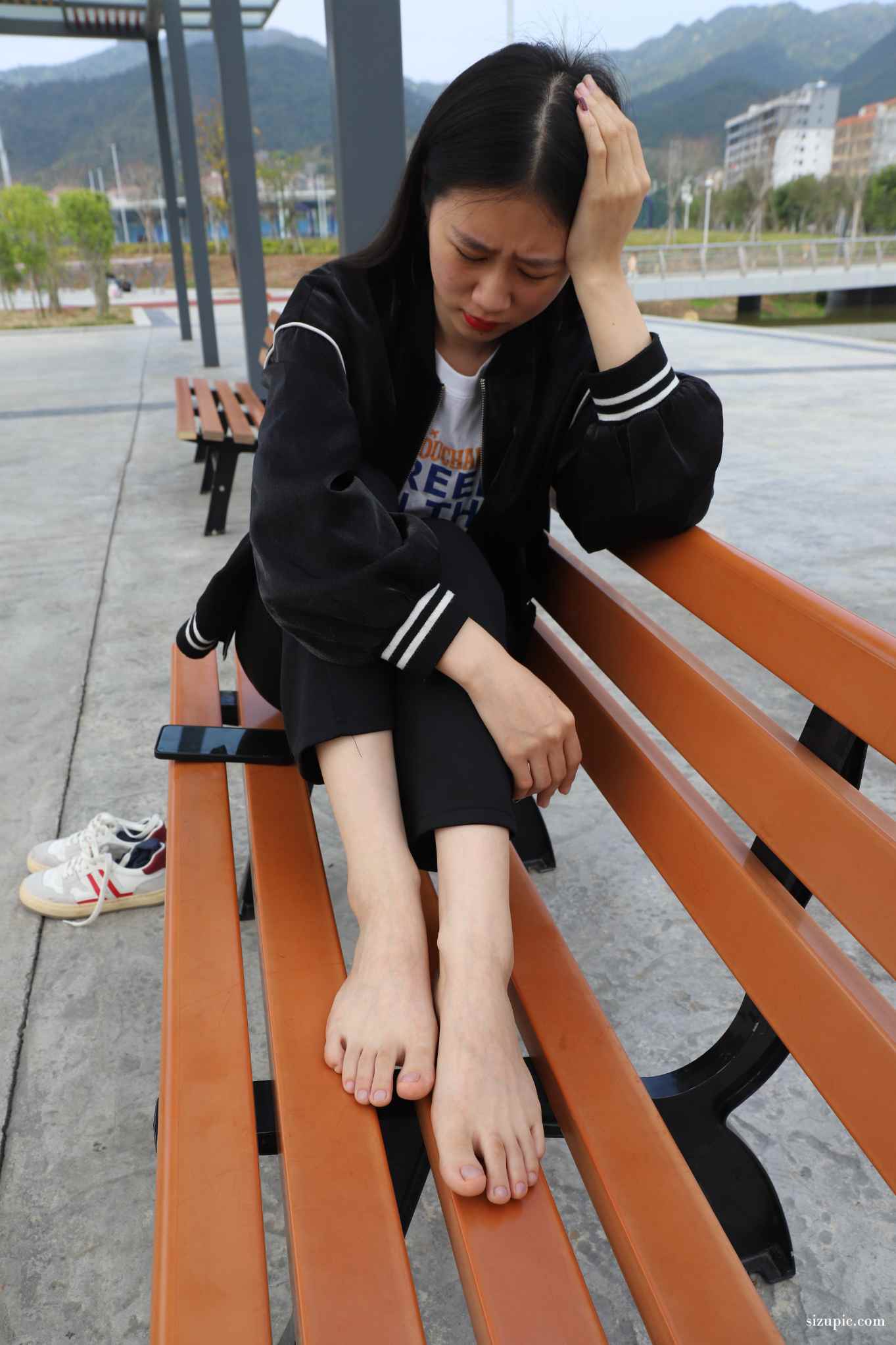 [Pary学生模拍]045春暖花开，与小芳到户外拍摄美脚_绳缚吧