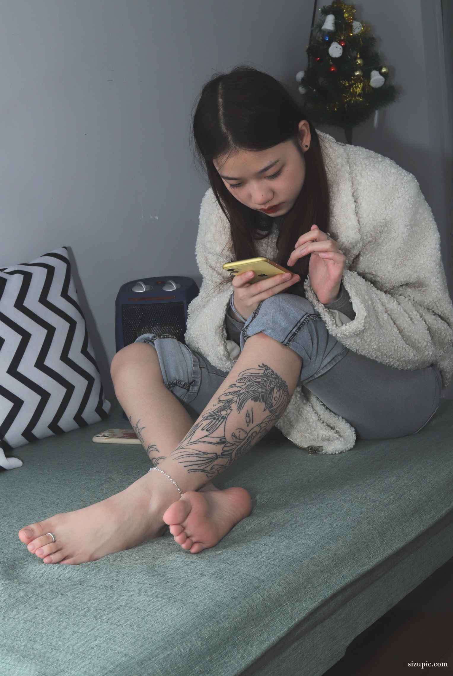 [Pary学生模拍]047大美女婉华再次展示39码超白大美脚_绳缚吧