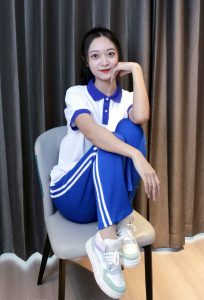 [初夏女神]NO.001依依~校服搭配37码运动鞋拍摄_绳缚吧