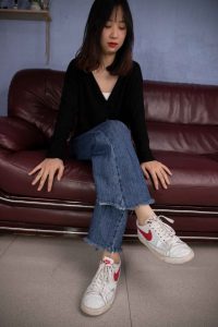 [南国足艺]30-模特小娴两天的原味棉袜，性感的美脚诱惑_绳缚吧