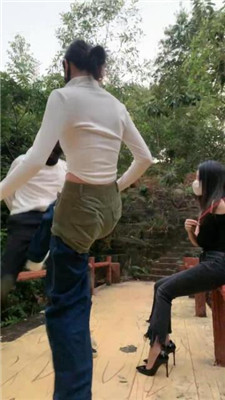 图片[13]_【美学】双S-女神户外遛狗-绑树上酷刑惩治【双视角版】_绳缚吧