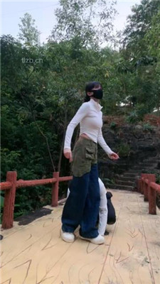 图片[16]_【美学】双S-女神户外遛狗-绑树上酷刑惩治【双视角版】_绳缚吧