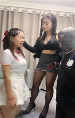 图片[3]_【伊诺】情侣奴-奴下奴-强迫舔女奴的臭脚_绳缚吧