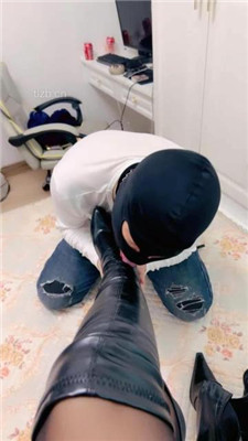 图片[13]_【伊兮夫妻】长靴黑丝暗黑系-靴底踩头-踢踹_绳缚吧