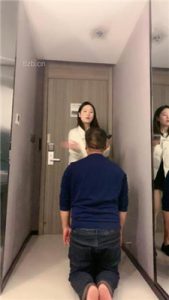 【小雅老师】强制吸香水/喝圣水/舔脏鞋底/踹狗头/耳光_绳缚吧