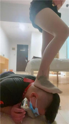 图片[14]-不知名美女】银色高跟-碾压虐乳/坐垫吸臭/浓痰完整版】-绳艺资源网