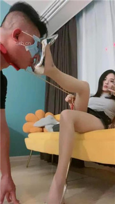 图片[17]-不知名美女】银色高跟-碾压虐乳/坐垫吸臭/浓痰完整版】-绳艺资源网
