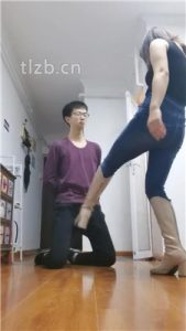 【奶御】耳光抽/转胯爬行/长靴提档/白袜踩狗头_绳缚吧