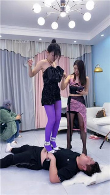 图片[15]-麋鹿银儿】双S-紫丝袜诱惑/骑马爬行/藤条抽/踩踏/揪耳朵插嘴-绳艺资源网