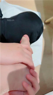 图片[2]-弈大】近距离原味肉丝脚闻舔-绳艺资源网