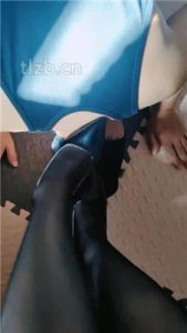 【魅影女神】黑丝高跟踩虐锁久了的狗_绳缚吧