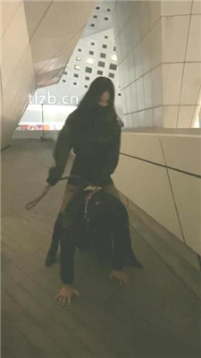 图片[3]-扶桑】户外遛狗-长靴全体重踩踏-绳艺资源网