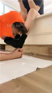 【玥野兔】黑棉袜裸足踩贱狗_绳缚吧