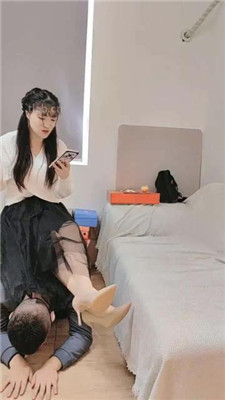 图片[7]-半糖S】运动后帆布鞋白袜+高跟全体重踩地毯-绳艺资源网