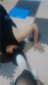 【魅影女神】狗链遛狗/鞭打/跪舔臭脚/虐乳_绳缚吧