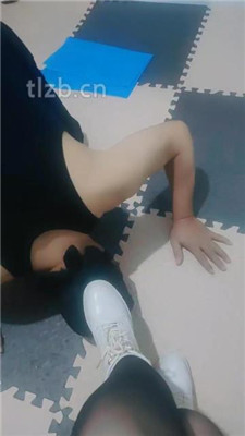 【魅影女神】狗链遛狗/鞭打/跪舔臭脚/虐乳_绳缚吧