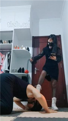 图片[3]-魅影女神】狗链遛狗/鞭打/跪舔臭脚/虐乳-绳艺资源网