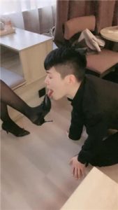 【赵奈奈】虐-藤条抽/踢踹/舔脏鞋深喉/口水/脚踩喂食_绳缚吧