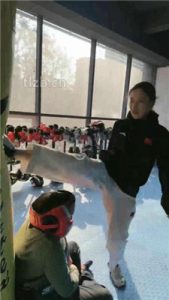 【潘妮女王】人体沙包-跆拳道女神重度虐打_绳缚吧
