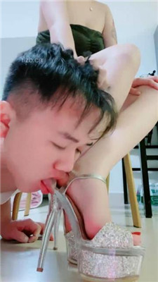 图片[3]-甜心教主】超高跟踩踏碾压贱奴-喂口水-绳艺资源网
