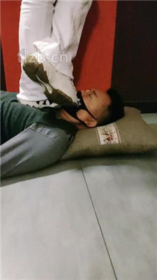 图片[4]-郡主大人】运动鞋全体重踩踏/棉袜塞嘴双视角版】-绳艺资源网