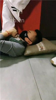 图片[11]-郡主大人】运动鞋全体重踩踏/棉袜塞嘴双视角版】-绳艺资源网