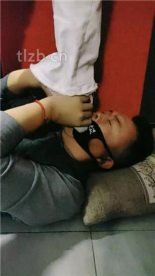 图片[15]-郡主大人】运动鞋全体重踩踏/棉袜塞嘴双视角版】-绳艺资源网