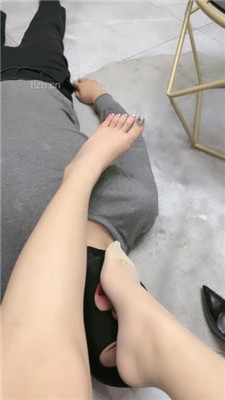 图片[5]-言妍】近距离肉丝高跟踩脚垫-绳艺资源网