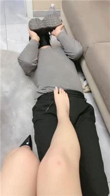 图片[13]-言妍】近距离肉丝高跟踩脚垫-绳艺资源网