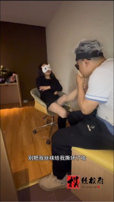 图片[2]_【摸丝校尉原创】疯狂tian舐165素人长靴的臭丝玉足！_绳缚吧