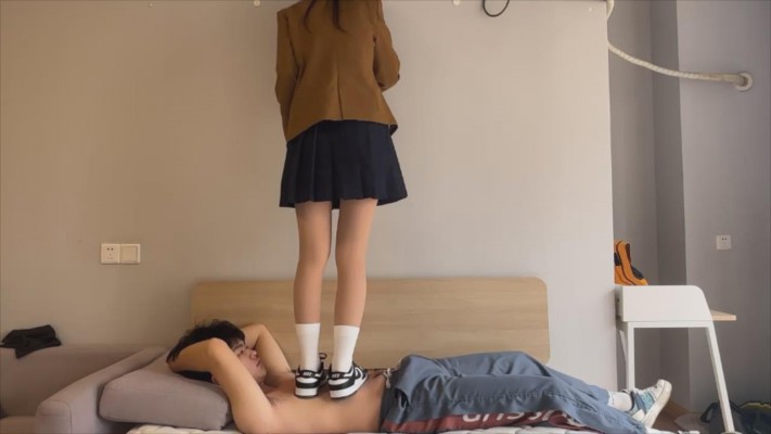 图片[2]_【无双sama】运动鞋狠踩18岁弟弟_绳缚吧