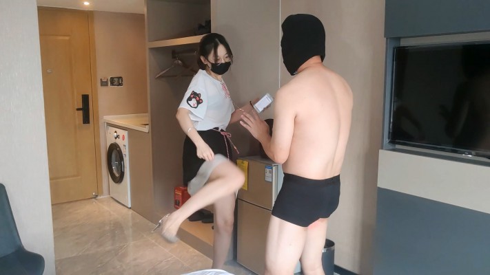 图片[3]_小鱼姐姐高跟裸足踩脖子追债欠债无赖_绳缚吧