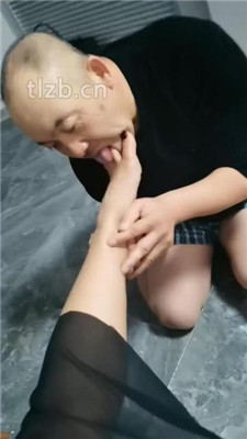 图片[3]-冷御女王】老狗下跪舔主人裸足-绳艺资源网