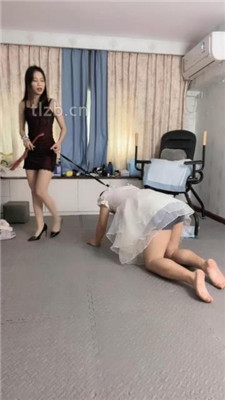 【奶萍】调变装狗奴-骑马转胯/肉丝脚捂脸【完整版】_绳缚吧