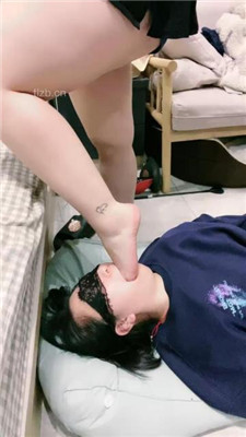 图片[20]-小羊】双母畜下跪犯贱-鞭打恋足舔-高跟踩掐脖窒息-绳艺资源网