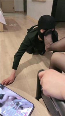 图片[6]-烁烁】坐脸窒息/转胯sp/跪舔黑丝高跟/踩踏喂食-绳艺资源网
