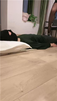 图片[17]-烁烁】坐脸窒息/转胯sp/跪舔黑丝高跟/踩踏喂食-绳艺资源网