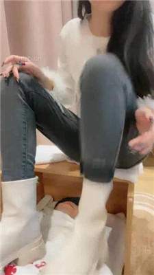 【陈甜女帝】短靴黑丝踩地毯狗_绳缚吧