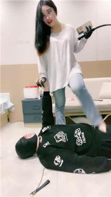 图片[14]-小羊】鞭打狗链遛狗/骑脖/高跟踩踏/舔脏鞋底裸足-绳艺资源网