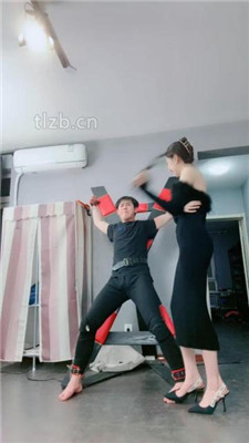 图片[18]-艾琳175】铁笼关狗-舔高跟/碾压狗爪/插嘴/袜子塞嘴/虐乳-绳艺资源网