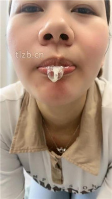 图片[4]-瑶瑶】母畜-踩踏香蕉喂食/清理脏鞋底/转胯sp/黑丝酸奶脚-绳艺资源网