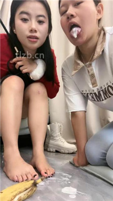 图片[19]-瑶瑶】母畜-踩踏香蕉喂食/清理脏鞋底/转胯sp/黑丝酸奶脚-绳艺资源网
