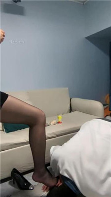 图片[11]-刘二狗】跪舔素人的黑丝美腿双视角版】-绳艺资源网
