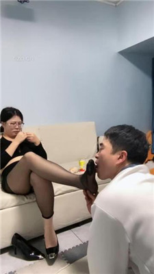 图片[12]-刘二狗】跪舔素人的黑丝美腿双视角版】-绳艺资源网