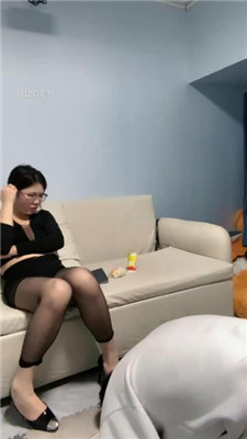 图片[13]-刘二狗】跪舔素人的黑丝美腿双视角版】-绳艺资源网