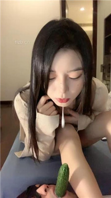 图片[3]-宝爷】裸足美腿玩虐-黄瓜插嘴-绳艺资源网