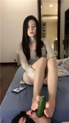 图片[4]-宝爷】裸足美腿玩虐-黄瓜插嘴-绳艺资源网