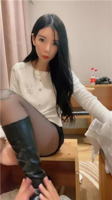【陈甜女帝】长靴黑丝美腿踩地毯狗【完整版】_绳缚吧