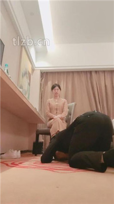 【嘉妮】空军一号脏鞋蹂躏/转胯/虐乳/数据线鞭打_绳缚吧